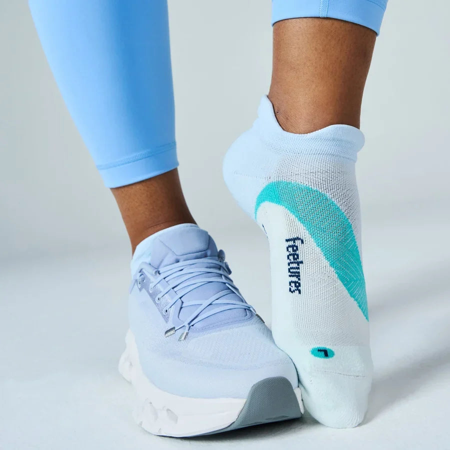 FEETURES ELITE LIGHT CUSHION TAB SOCKS - GLACIER MIST