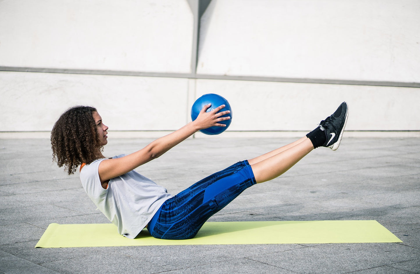 URBAN FITNESS PILATES BALL 9"