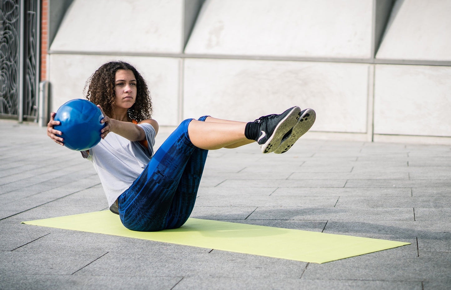 URBAN FITNESS PILATES BALL 9"