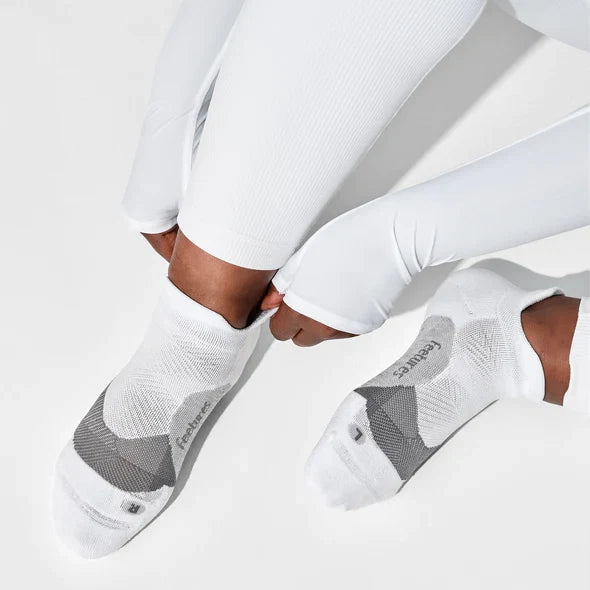FEETURES ELITE LIGHT CUSHION TAB SOCKS - WHITE