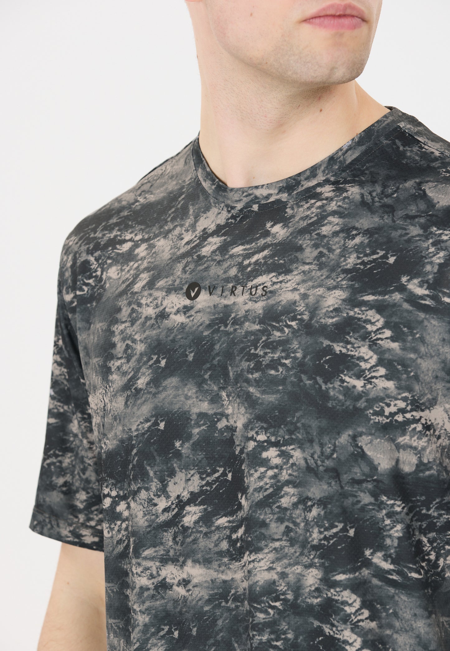 VIRTUS DEAGLAN PRINTED S/S TEE