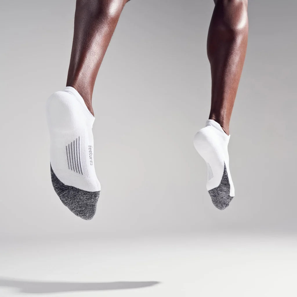 FEETURES ELITE LIGHT CUSHION TAB SOCKS - WHITE