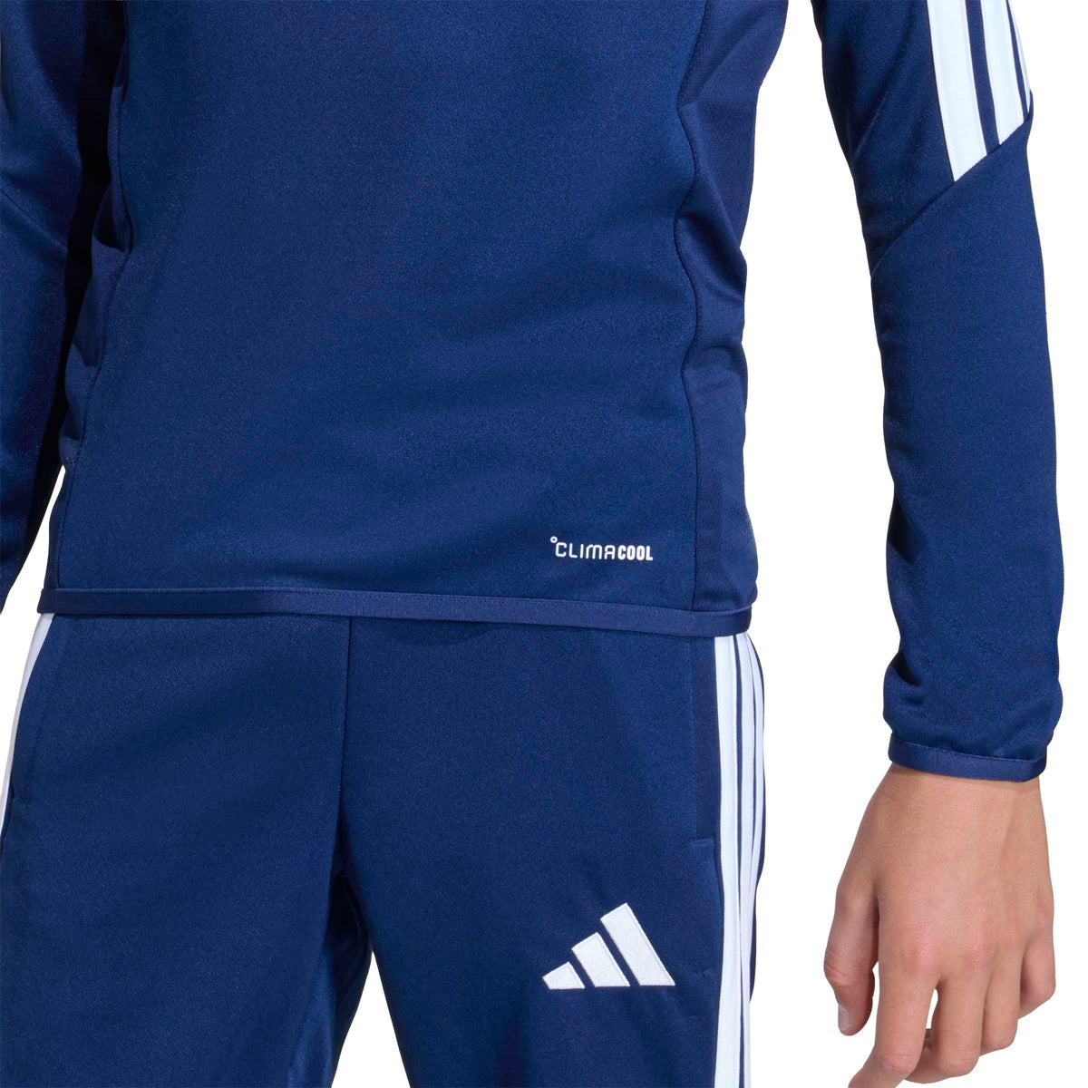 CLANFIELD FC TIRO 26 LEAGUE PLAYERS 1/4 ZIP TOP - JNR